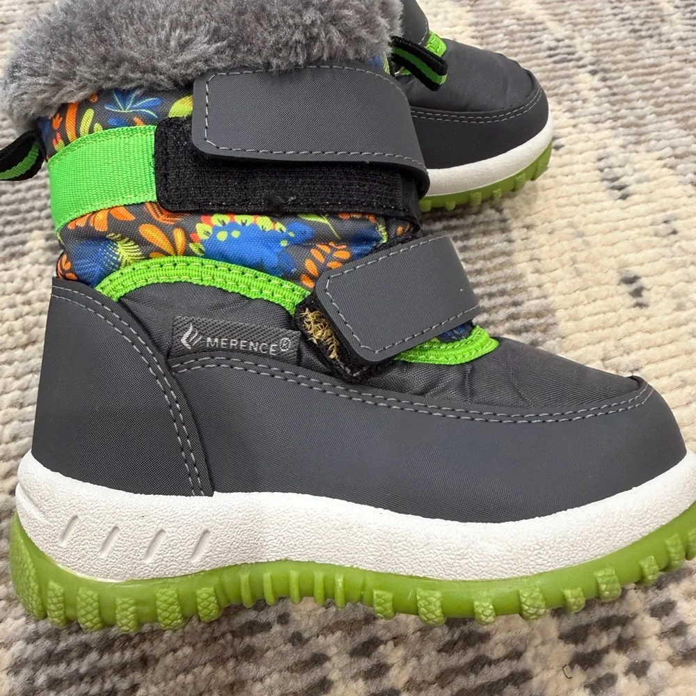 Kids Winter Hook-and-Loop Boots in Black and Green